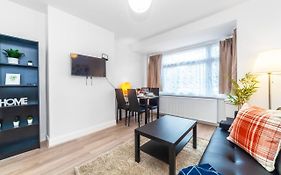 Autonomous 2 Bdr Apartment With Garden And Parking