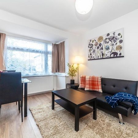 Autonomous 2 Bdr Apartment With Garden And Parking Enfield Exterior photo