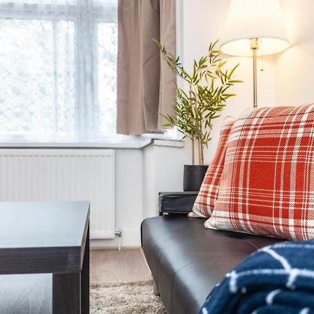 Autonomous 2 Bdr Apartment With Garden And Parking Enfield Exterior photo