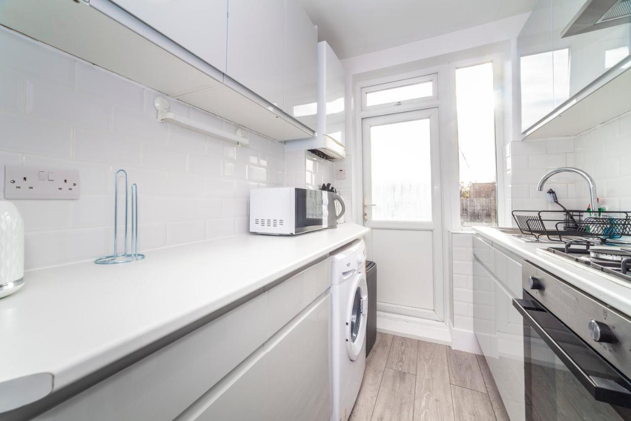Autonomous 2 Bdr Apartment With Garden And Parking Enfield Exterior photo