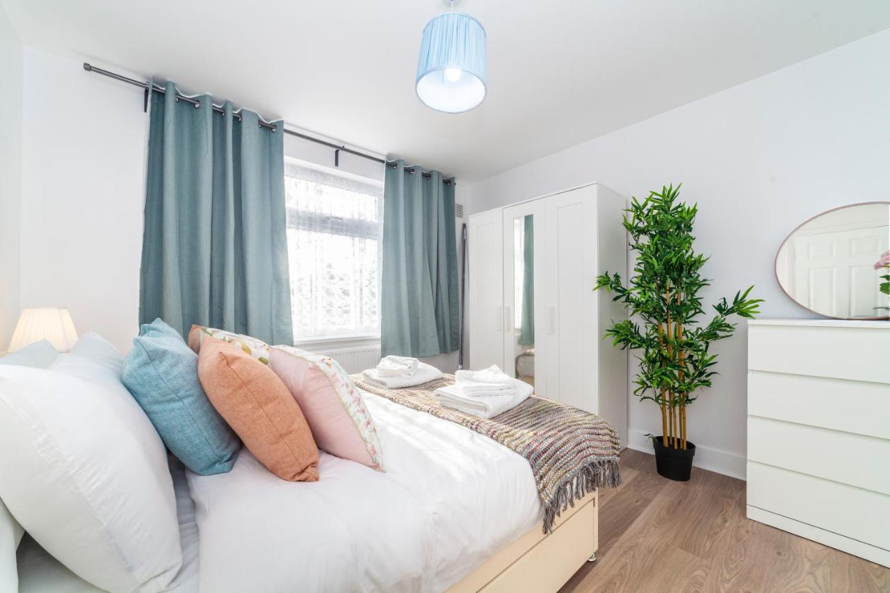 Autonomous 2 Bdr Apartment With Garden And Parking Enfield Exterior photo
