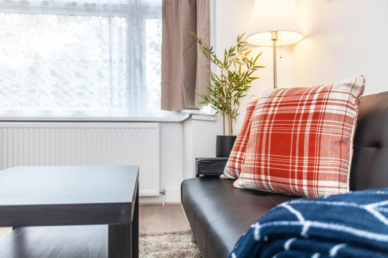 Autonomous 2 Bdr Apartment With Garden And Parking Enfield Exterior photo