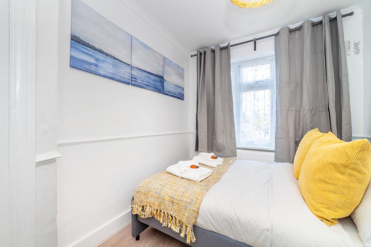 Autonomous 2 Bdr Apartment With Garden And Parking Enfield Exterior photo